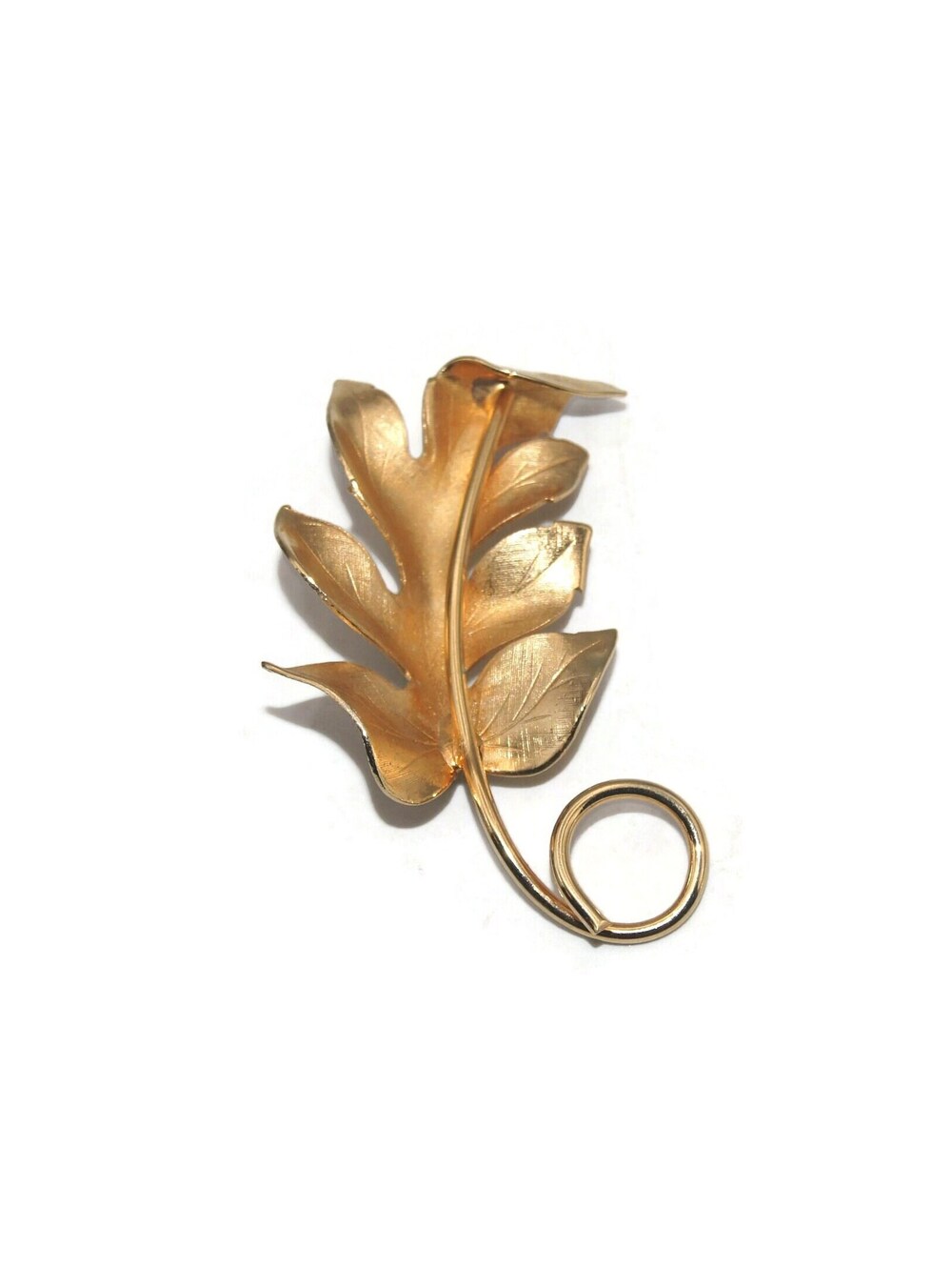 Vintage Gold Tone Oak Leaf Brooch / Pendant.